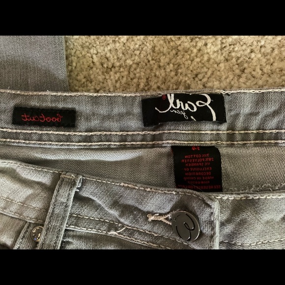 Earl gray boot cut jeans with bling detail on front and back pockets. Size 14 - Picture 7 of 8